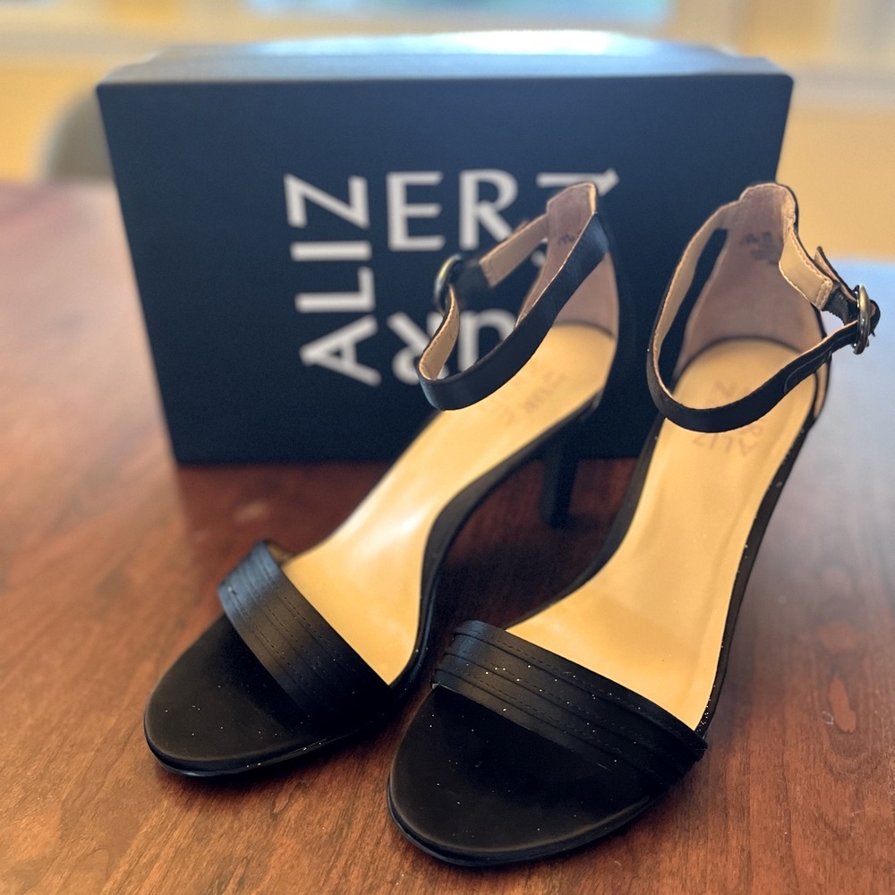 Naturalizer Kinsley 7.5 Black Satin Like NEW